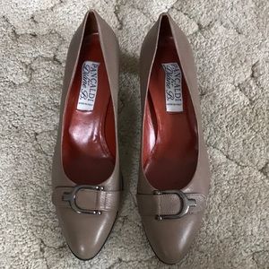 Pan Aldo for Diane B. Kitten heel taupe shoes